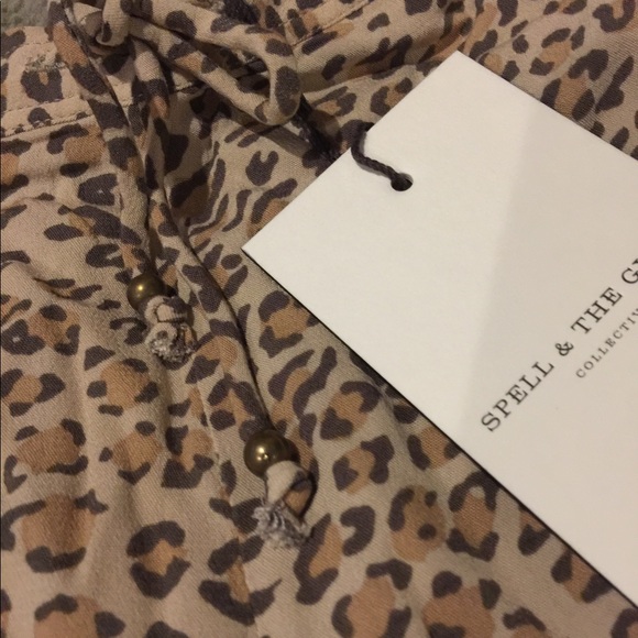 SOLD 🛑 Spell Frankie shorts Large - Picture 3 of 3